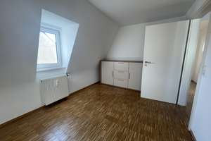 Befristet, teilmöbliert: DG-Maisonette mit 4 Zimmern, EBK, Nähe U-Bahn – Die vollständige Adresse der Immobilie erhältst du vom Anbieter., 70327 Wangen, Stuttgart – Vorschaubild 5