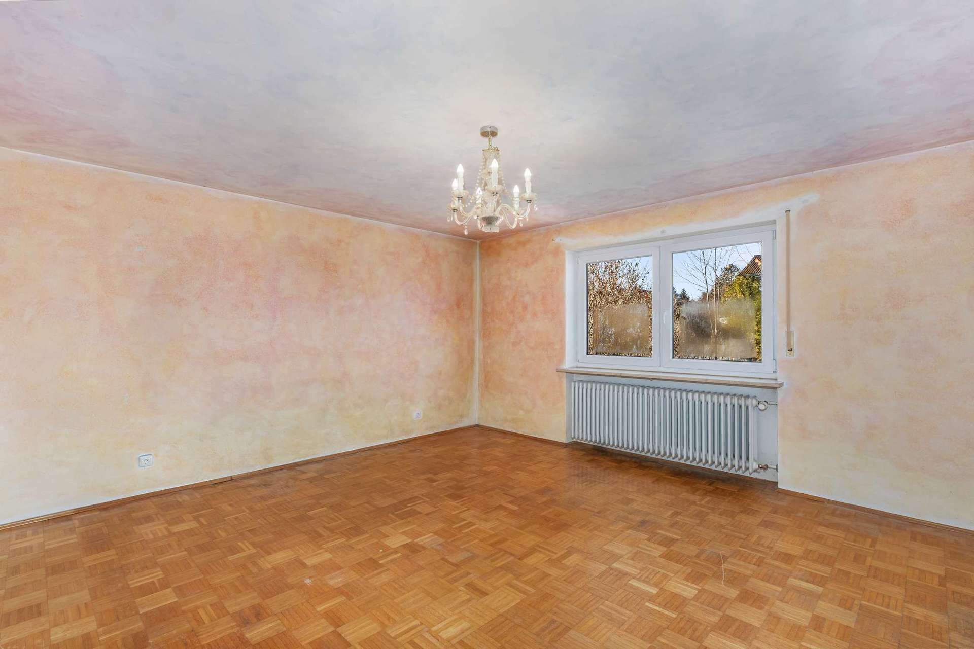 Immobilie in Grabenstätt - Sanierungsbedürftiges EFH mit separatem KG-Zugang | Ideal für Wohnen und Arbeiten unter einem Dach - Bild 3