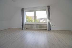 Helle Dachgeschosswohnung auf 70 m² mit Tageslichtduschbad