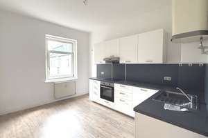 HIER STAUNT JEDER! ZENTRALER FAMILIENTRAUM - 5 Zimmer, 2 Bäder, EBK & viel Licht