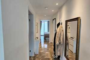 Stilvolle 3-Zimmer-Wohnung mit luxuriöser Innenausstattung mit Balkon und EBK in Düsseldorf – Düsseldorf – Vorschaubild 10