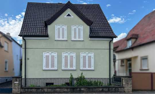 Charmantes Wohnhaus mit Potenzial - Garage und großer Garten