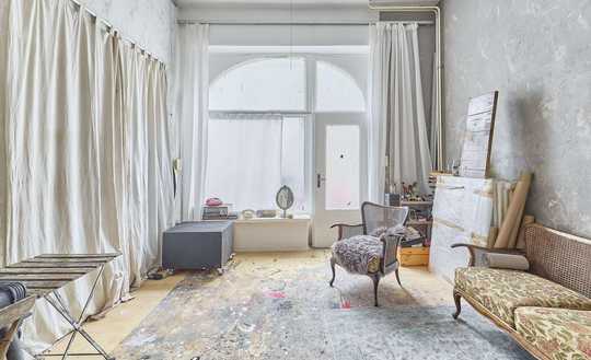 Wohnen mit Atelier-Flair: Charaktervolle Altbau-Einheit mit Hof & großer Nutzfläche