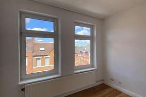 Sofortbezug! Helle 5-Zimmer-Altbauwohnung m. Balkon über den Dächern von Kiel zu kaufen. – Die vollständige Adresse der Immobilie erhältst du vom Anbieter., 24114 Südfriedhof, Kiel – Vorschaubild 4