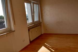 Urbane Oase am Stadtgarten: 4,5 Zimmer  Penthouse mit  45qm Dachterrasse,  Panoramafenstern  & Kamin – Die vollständige Adresse der Immobilie erhältst du vom Anbieter., 76137 Südstadt, Karlsruhe – Vorschaubild 17