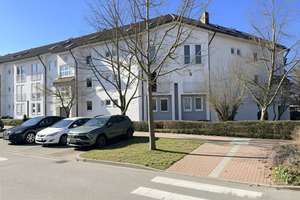 Gemütlich, großzügig, besonders: Dachgeschosswohnung mit Sauna und Garage