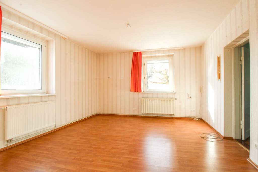 Immobilie in Bernau - Bezugsfrei: Sanierungsbedürftige Doppelhaushälfte mit viel Potenzial und großem Garten - Bild 2