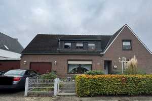 Dreiseitig freistehendes Einfamilienhaus in ruhiger Lage mit Terrasse, Garten, Anbau, Garage – Bremen – Vorschaubild 1