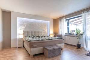 Exklusiver freistehender Bungalow mit Einliegerwohnung, Fernblick, Doppelgarage & großem Garten – Krappelroth 29, 66839 Schmelz – Vorschaubild 2