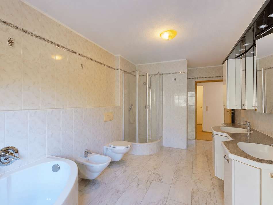 OG, Badezimmer (KI-generiert)