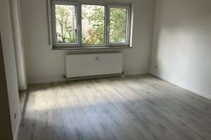 Gemütliche 3-Zimmer mit Tiefgarage, 2xBalkon, Wannenbad mit Fenster und Lam. in sehr guter Lage! – Am Küchwald 32, 9114 Borna-Heinersdorf, Chemnitz – Vorschaubild 3