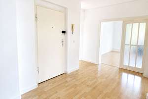 Seltene Gelegenheit - Traumhafte 4 Zimmer Wohnung mit großen Sonnen Balkon ins Grüne