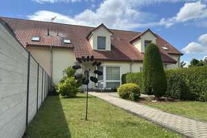 Exklusive Anlagechance: Vermietetes Reihenmittelhaus mit idyllischem Ausblick in bester Lage! – Die vollständige Adresse der Immobilie erhältst du vom Anbieter., 6792 Sandersdorf – Vorschaubild 1