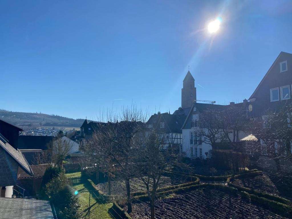 Immobilie in Schmallenberg - Kernstadt Schmallenberg: 1-2 Familienhaus für Kreative und Kapitalanleger - Bild 1