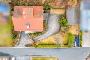 Fernsicht geboten! Gepflegtes Dreifam.-Haus mit zwei Garagen und Carport – Die vollständige Adresse der Immobilie erhältst du vom Anbieter., 92690 Pressath – Vorschaubild 4