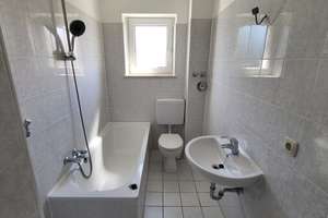 Renovierte 2-Zimmerwohnung mit Wohnküche in Oberhausen zu vermieten – Eichenhofstraße 21, 86154 Oberhausen-Nord, Augsburg – Vorschaubild 3