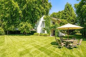 OASE I Großes Anwesen mit Pool & Sauna in Top Lage – Die vollständige Adresse der Immobilie erhältst du vom Anbieter., 82041 Oberhaching – Vorschaubild 2