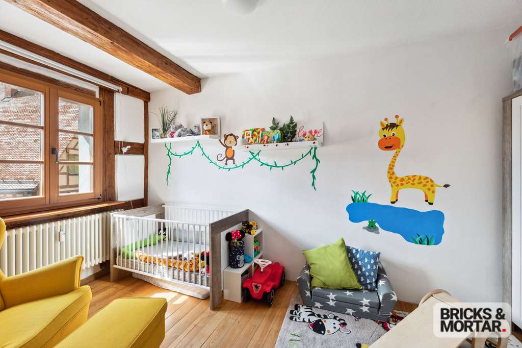 Immobilie in Altdorf bei Nürnberg - Historisches Wohnen auf drei Ebenen in der Altstadt: Maisonettewohnung mit Galerie, Dachloggia, EBK  - Bild 3