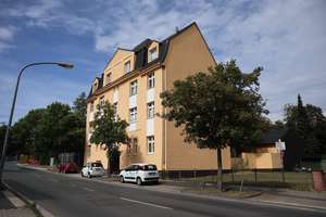 Charmante 2-Zimmer Dachgeschosswohnung. Mit Einbauküche, Balkon und Blick ins Grüne!