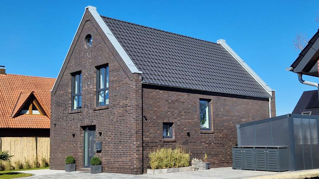 Hanseatische Architektur trifft modernes Wohnen – Neubau-EFH in begehrter Lage Alexandersfeld