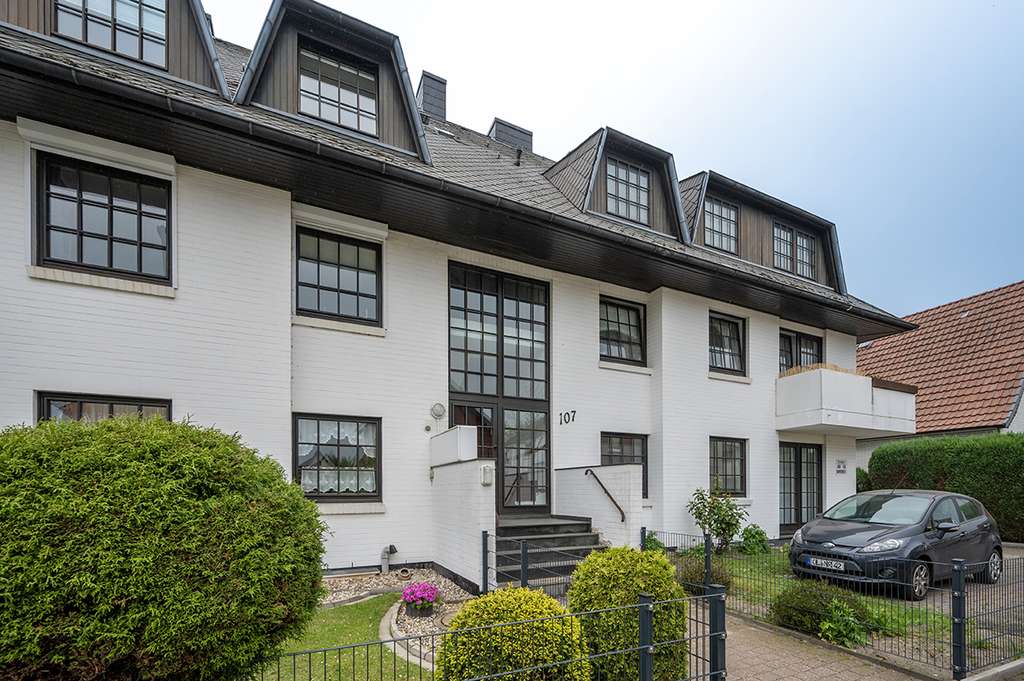 Immobilie in Delmenhorst - Vermietete 2-Zimmer-Wohnung mit Loggia und festem Stellplatz - Bild 2