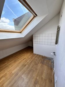 1-Zimmer-Dachgeschosswohnung mit separater Küche – ideal für Singles oder Studierende