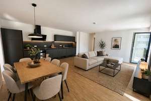 **Familien Willkommen** 4 Zimmer mit Balkon, 2 Bäder und Einbauküche, Parkett, Aufzug – Biklenstraße 10, 70327 Untertürkheim (Ortsteil), Stuttgart – Vorschaubild 4