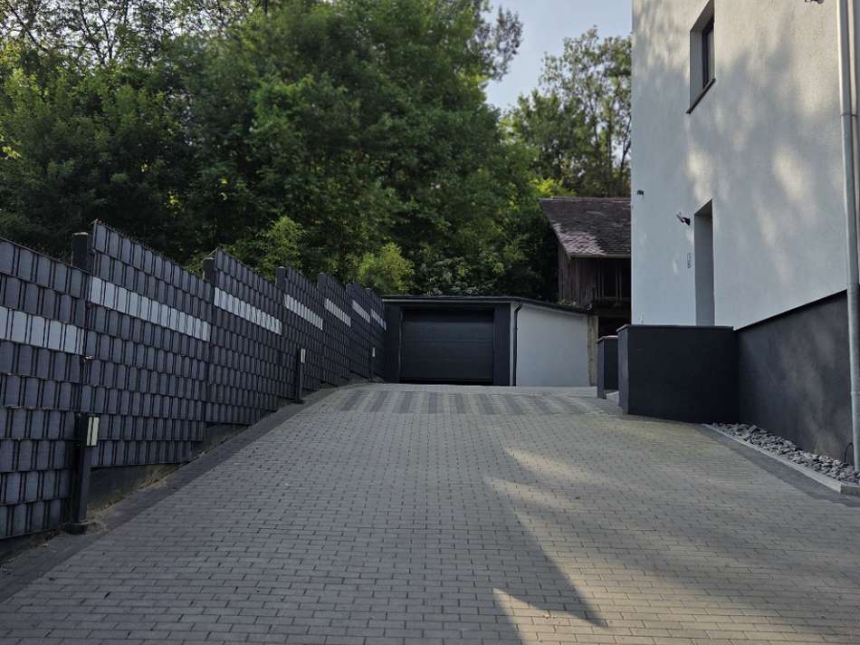 Auffahrt zur Garage