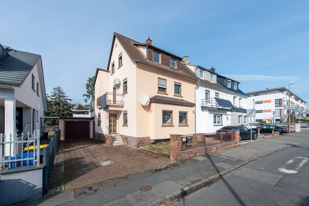 Immobilie in Nauheim - Familienfreundliches Reiheneckhaus mit großem Sonnengarten und Nebengebäude - Bild 0