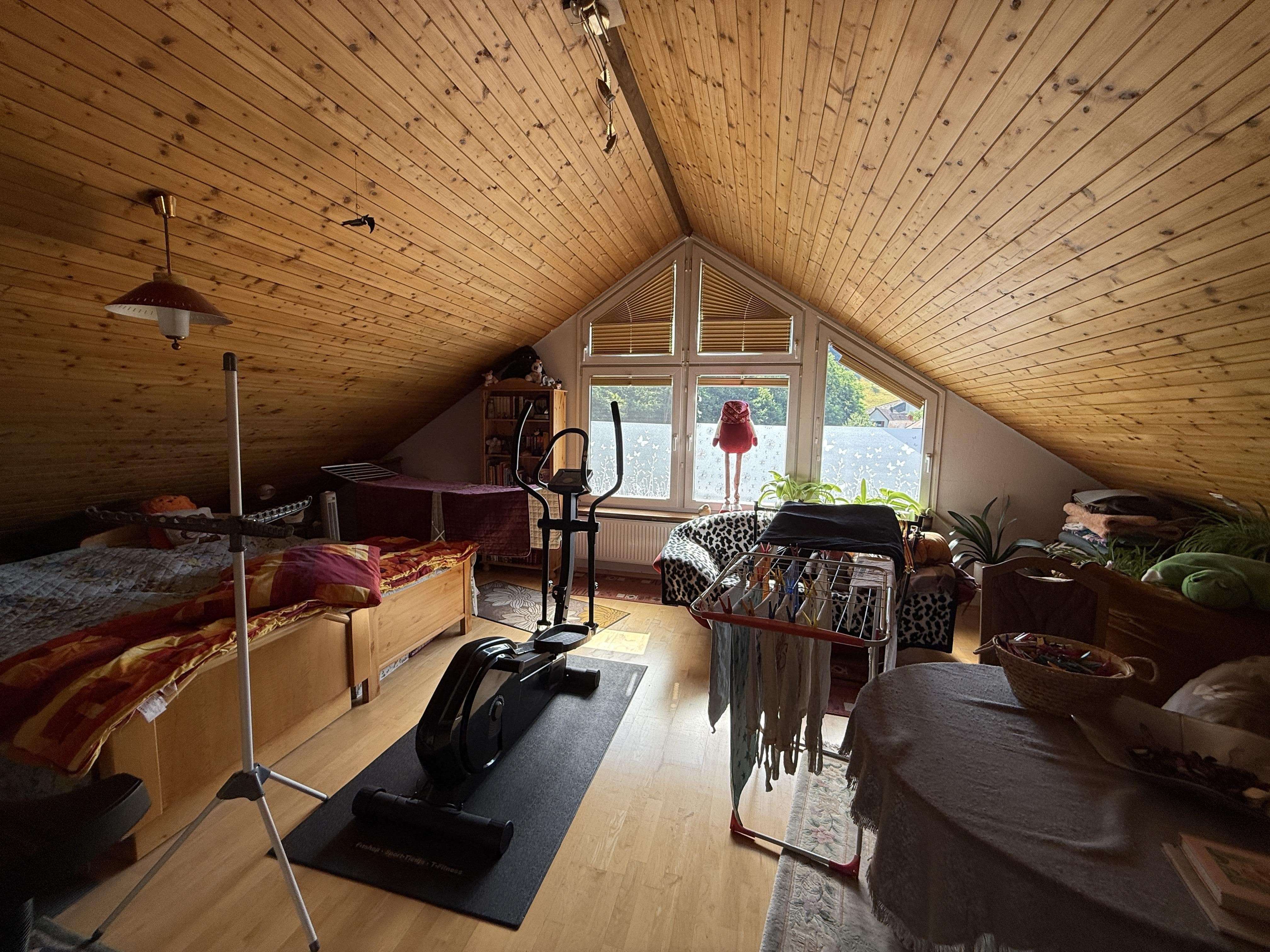 Immobilie in Alpirsbach - Im Grünen wohnen in Alpirsbach-Rötenbach - charmantes Einfamilienhaus mit Gartenidylle und Weitblick - Bild 3