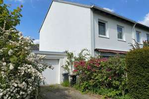 Reihenendhaus mit angrenzender Garage in Bremen Huchting