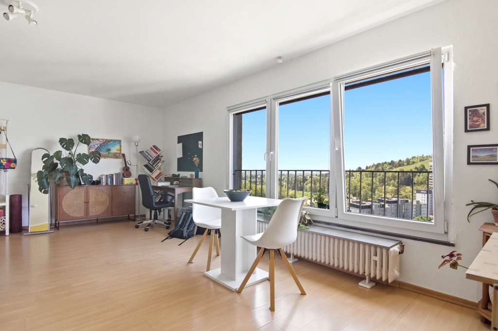 Immobilie in Lörrach - Wunderschöne Aussicht vom 13. Stock: 1-Zimmer-Wohnung in zentraler Lage-Stetten. - Bild 0