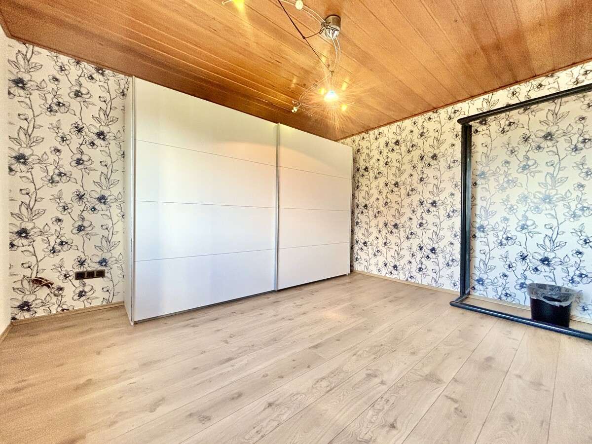 Immobilie in Reichshof - **Geräumiges Einfamilienhaus mit über 5.500 m² Grundstück in Randlage von Reichshof** - Bild 3