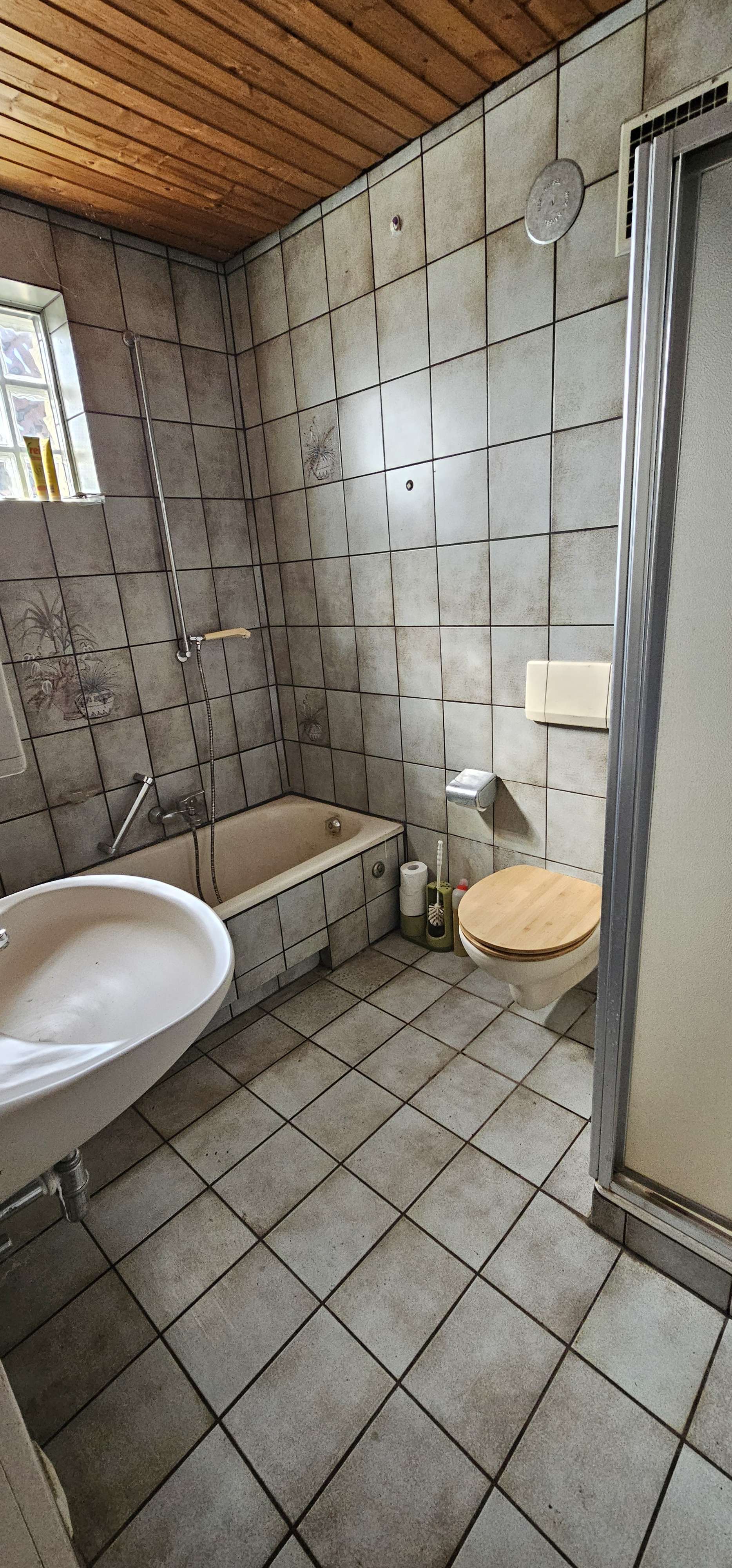 Immobilie in Keltern - Schönes Zweifamilienhaus zum  Eigennutz und als Kapitalanlage - Bild 2