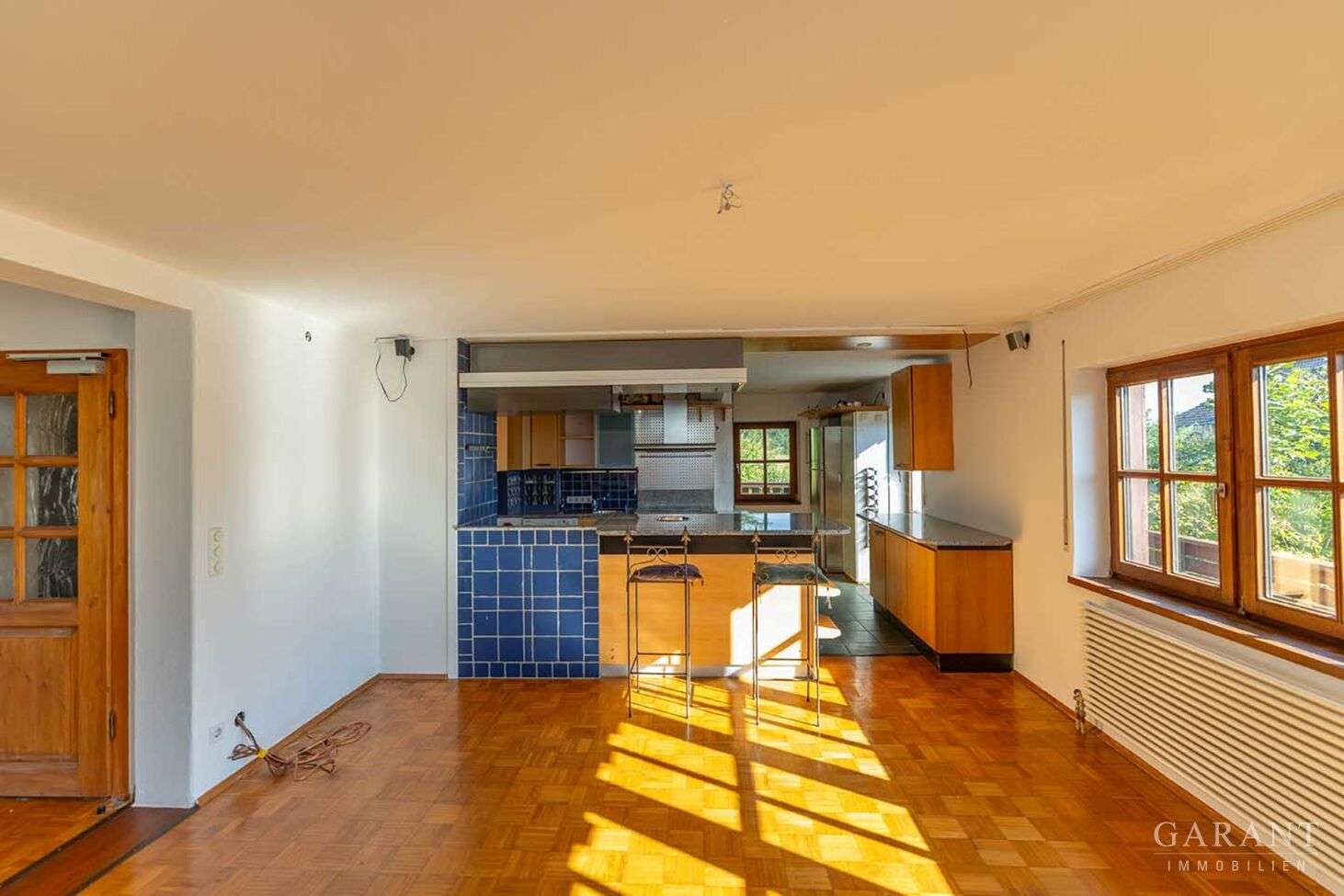 Immobilie in Saaldorf-Surheim - Historisches Bauernhaus mit Ausbauchance: Viel Platz zum Wohnen, Arbeiten und Wachsen - Bild 2