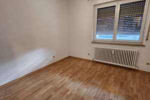 Gepflegte 4,5-Zimmer-Wohnung mit Balkon in ruhigem Mehrfamilienhaus – Reutlingen – Die vollständige Adresse der Immobilie erhältst du vom Anbieter., 72762 Reutlingen-Mitte, Reutlingen – Vorschaubild 7