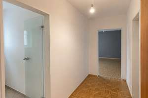 Lichtdurchflutete 1,5-Zimmer-Wohnung mit großem Balkon und neuer Einbauküche in Oberkasse – Oberkasseler Straße 61, 40545 Oberkassel, Düsseldorf – Vorschaubild 6