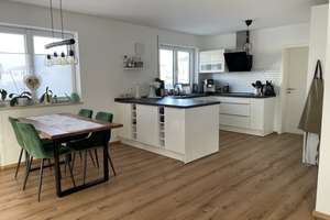 Großzügige 4,5-Zimmer-Wohnung mit Gartenanteil in Ergoldsbach – Die vollständige Adresse der Immobilie erhältst du vom Anbieter., 84061 Ergoldsbach – Vorschaubild 1