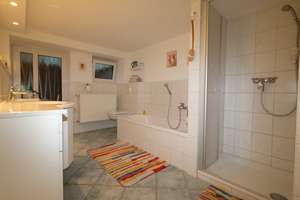 Großes Einfamilienhaus mit Einliegerwohnung und schöner Aussicht – Hauptstraße 37, 23974 Neuburg – Vorschaubild 18