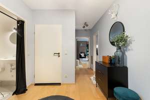 Kapitalanlage mit Qualität – Modernisierte Dachgeschosswohnung mit Kamin und West-Dachterrasse – Die vollständige Adresse der Immobilie erhältst du vom Anbieter., 22175 Bramfeld, Hamburg – Vorschaubild 2