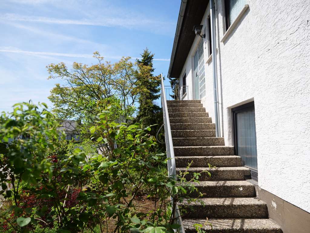Immobilie in Zornheim - Massiver Bungalow in Hanglage! - Bild 2