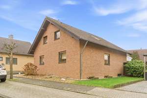 Bereits RESERVIERT!! Einfamilienhaus mit Galerie, Großzügigkeit, Garten und Garage! – Die vollständige Adresse der Immobilie erhältst du vom Anbieter., 50129 Bergheim – Vorschaubild 2