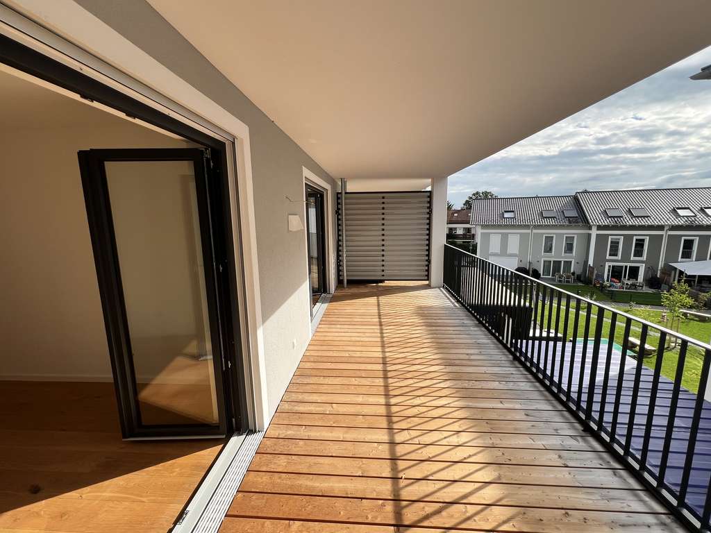 Immobilie in Prien am Chiemsee - NEUBAU: 2-Zi-Whg, 77qm, gr. überdachter Südbalkon, in Prien´s Toplage nur 600m zum See - Bild 1