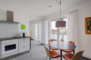 Moderne 2-Zimmer-Wohnung mit großem Balkon, Weitblick und Tiefgaragenstellplatz  – Die vollständige Adresse der Immobilie erhältst du vom Anbieter., 89075 Böfingen, Ulm – Vorschaubild 2