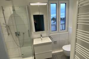 Super schöne 3-ZW,  Penthouse mit Skylineblick, moderne  Einbauküche, umlaufender Balkon – 65936 Sossenheim, Frankfurt am Main – Vorschaubild 3