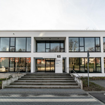 1.857 m² repräsentative Büros im GENEBA-Industriepark | helle Räume | Stellflächen