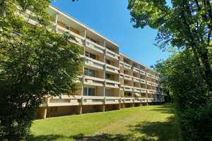 Moderne, möblierte u. renovierte 1 Zi. Wohnung mit Balkon in ruhiger Lage – München – Vorschaubild 1