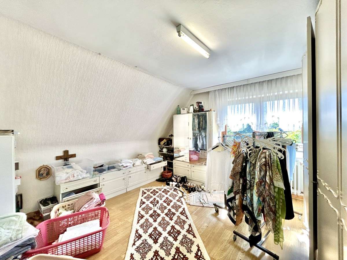 Immobilie in Betzdorf - **Hochwertiges Einfamilienhaus mit Pool in ruhiger Höhenlage von Betzdorf** - Bild 4