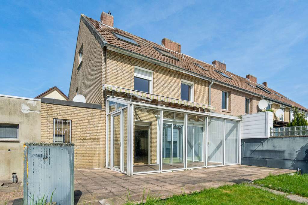 Immobilie in Rheine - Reihenendhaus mit großem Grundstück, Pool und wohnmobilgeeigneter Doppelgarage - Bild 2