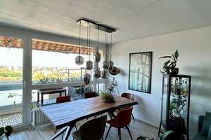 Über den Dächern Frankfurts: 2-Zimmer-Wohnung im 15. OG mit Skylineblick & Balkon